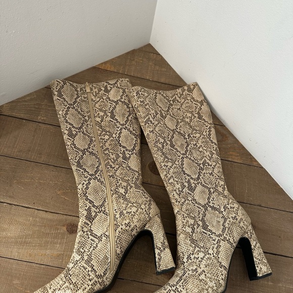 Snakeskin Embossed Chunky Heeled Classic Boots Zip Up Round Toe 10 - Picture 11 of 12